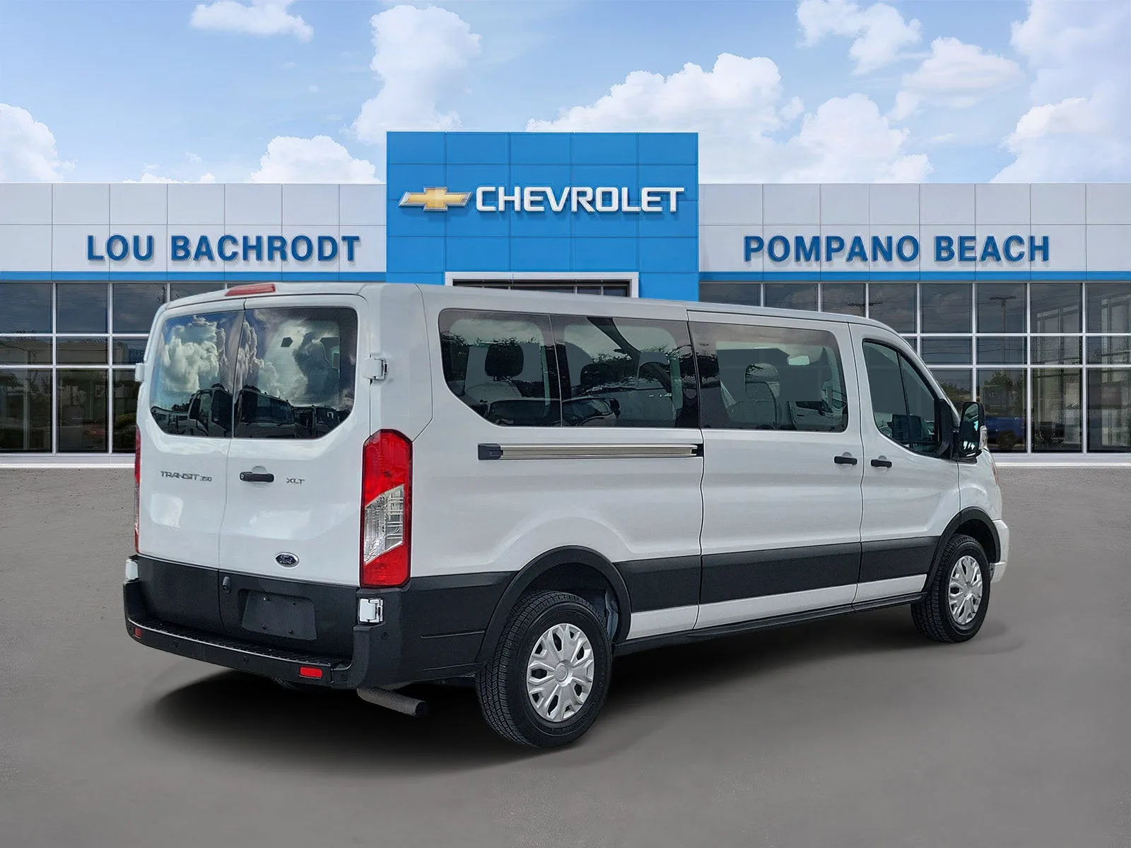 2022 Ford Transit Passenger Wagon XL photo 3