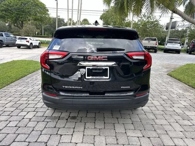 2024 GMC Terrain SLE photo 36