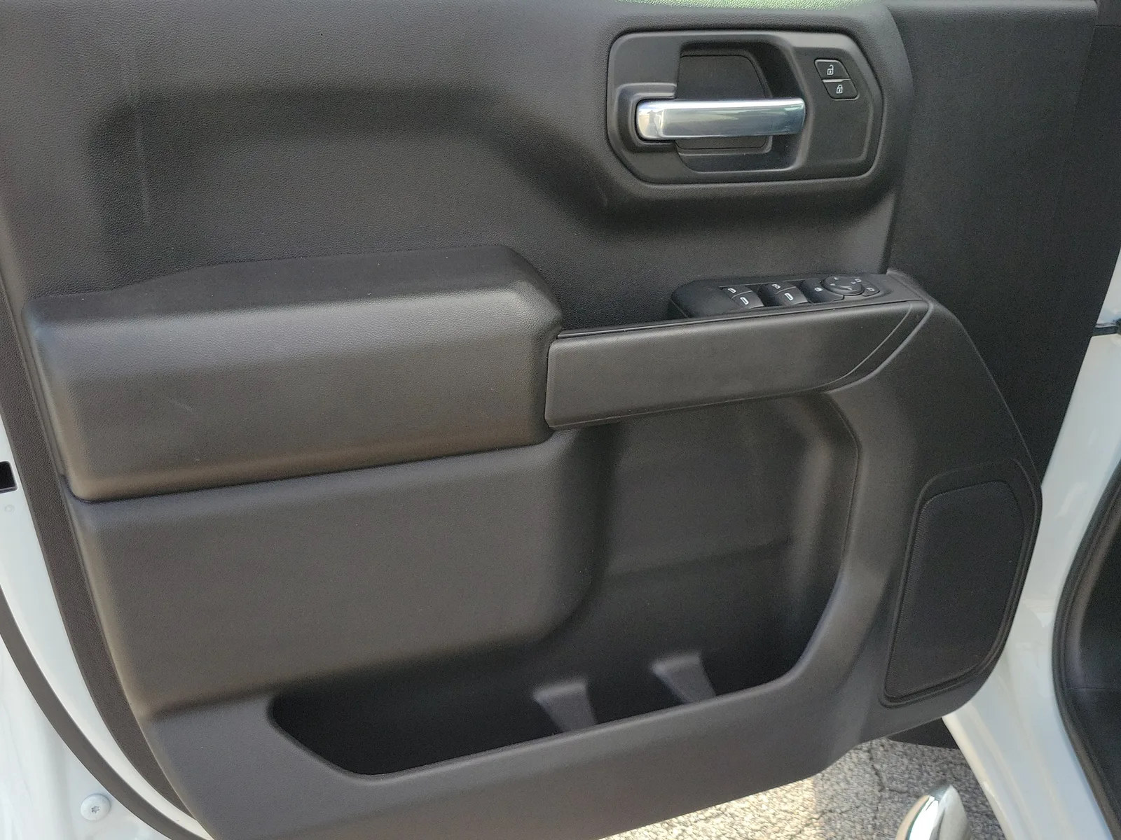2025 Chevrolet Silverado 1500 Custom photo 17