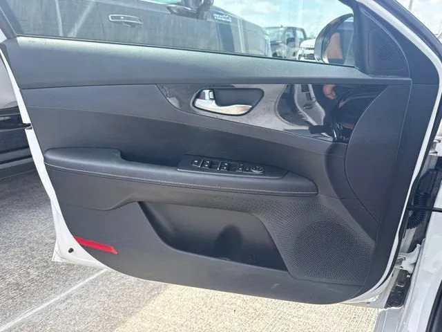 2021 Kia Forte GT-Line photo 12