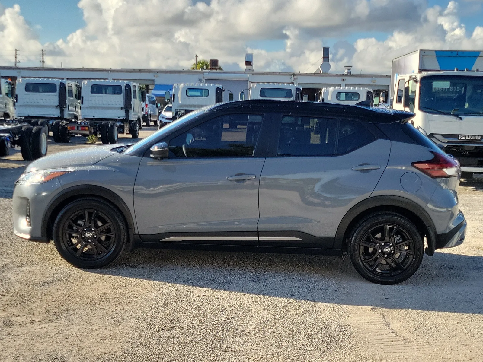 2021 Nissan Kicks SR photo 6