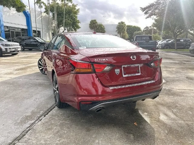 2022 Nissan Altima 2.5 SR photo 12
