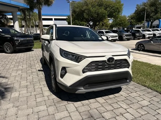2021 Toyota RAV4 Limited photo 17