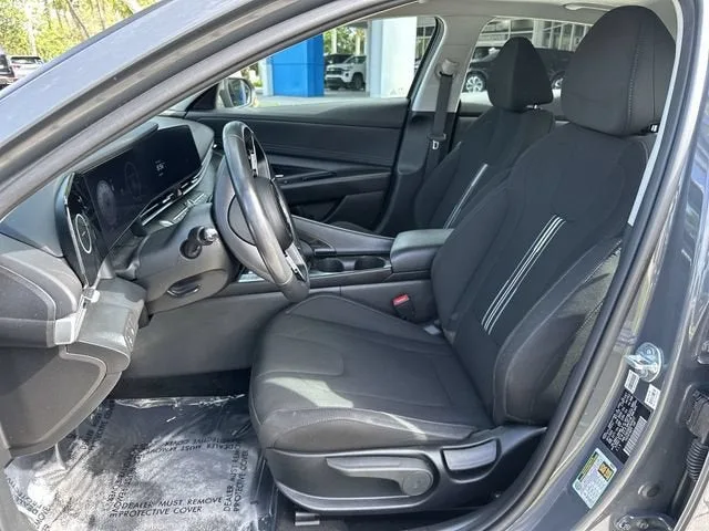 2025 Hyundai Elantra SEL Convenience photo 30