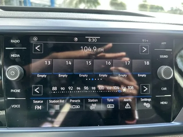 2024 Volkswagen Taos SE photo 24