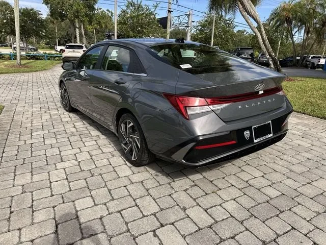 2025 Hyundai Elantra SEL Convenience photo 34