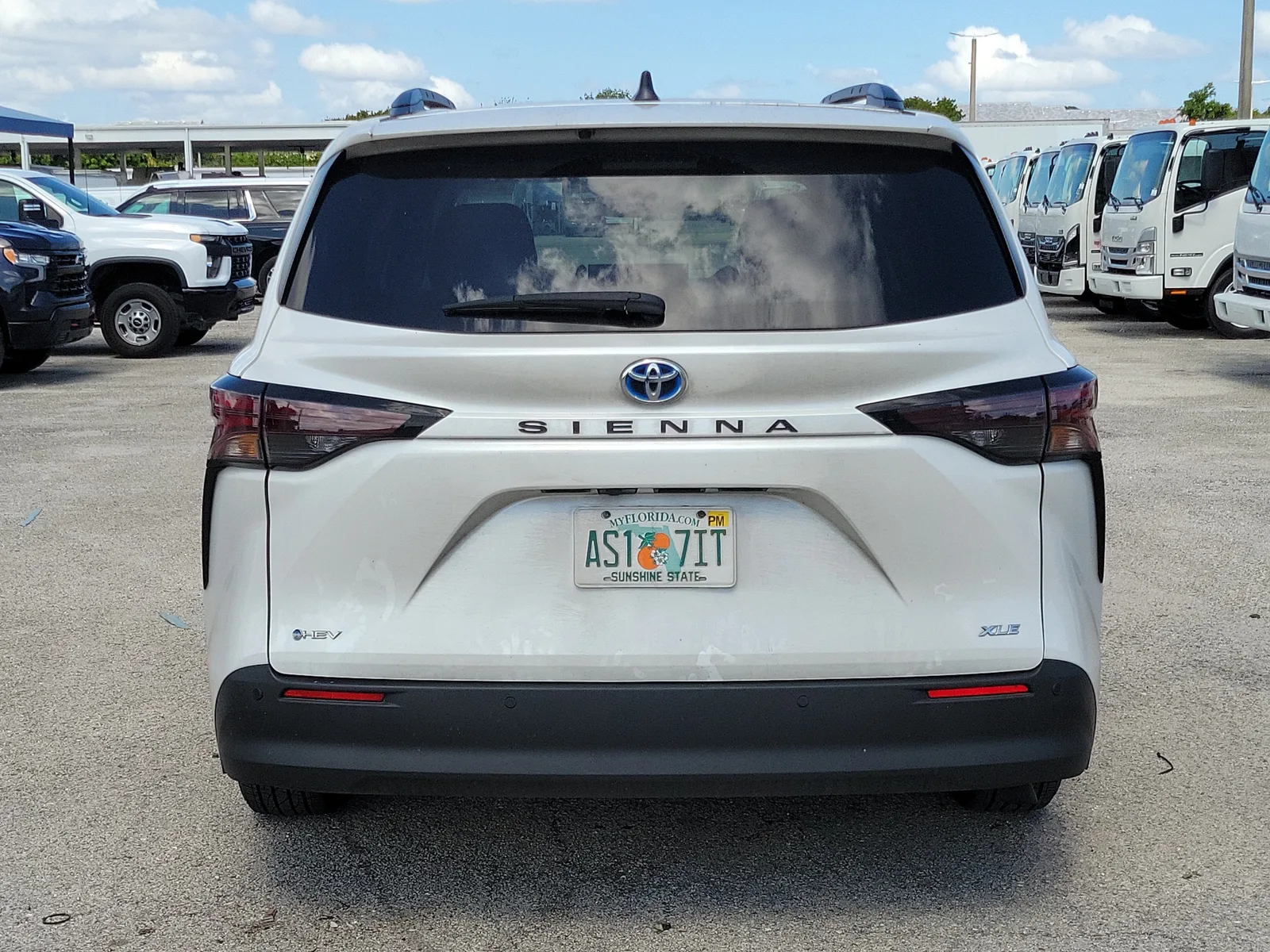 2025 Toyota Sienna XLE photo 4