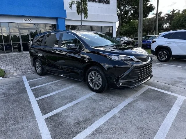 2026 Toyota Sienna XLE photo 16