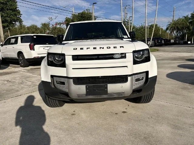 2025 Land Rover Defender S photo 19