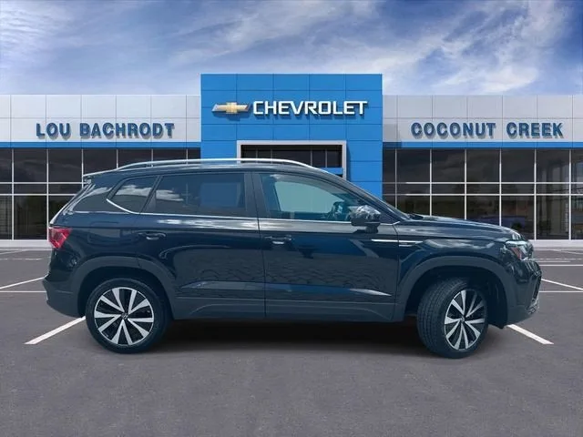 2024 Volkswagen Taos SE photo 9
