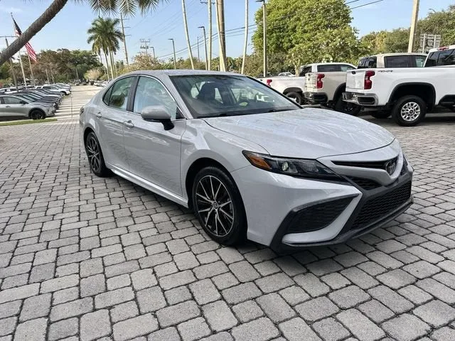 2024 Toyota Camry SE photo 16