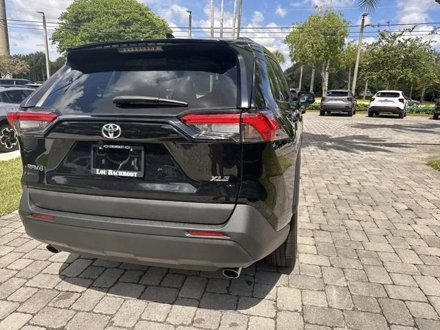 2024 Toyota RAV4 XLE photo 38