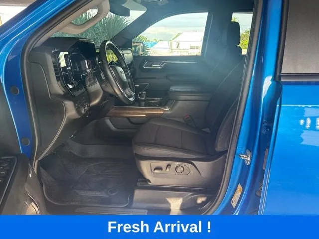 2025 Chevrolet Silverado 1500 RST photo 2