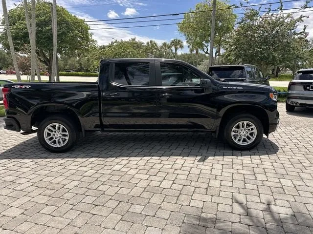 2025 Chevrolet Silverado 1500 RST photo 14