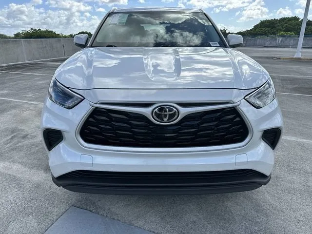 2023 Toyota Highlander L photo 19