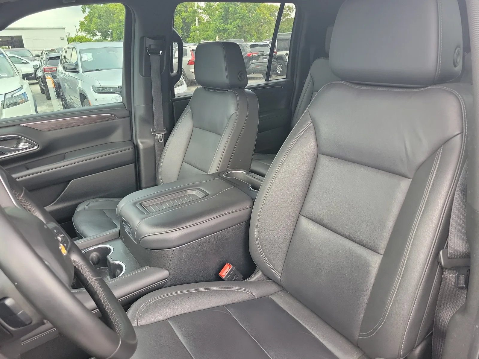 2024 Chevrolet Suburban LT photo 9
