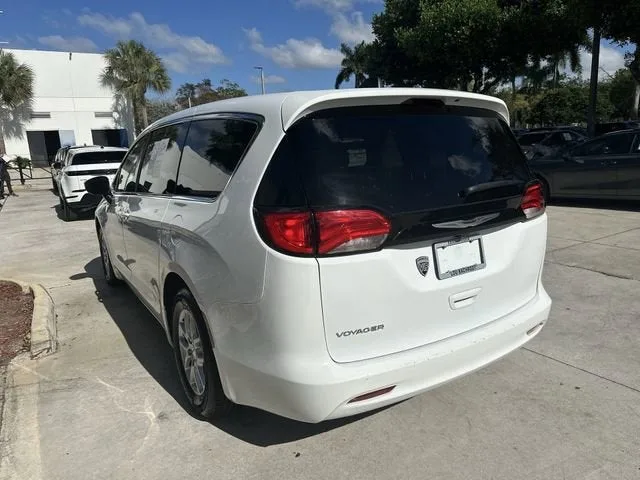 2023 Chrysler Voyager LX photo 21