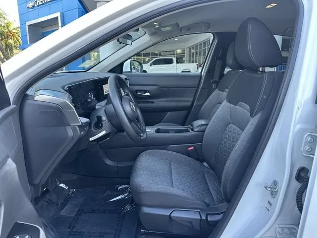 2025 Nissan Kicks SV photo 30