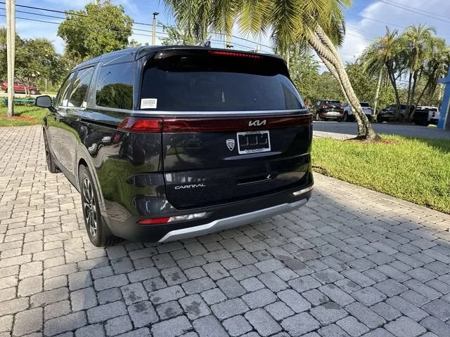 2023 Kia Carnival EX photo 35