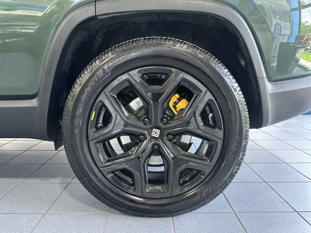 2023 RIVIAN R1S Adventure photo 11