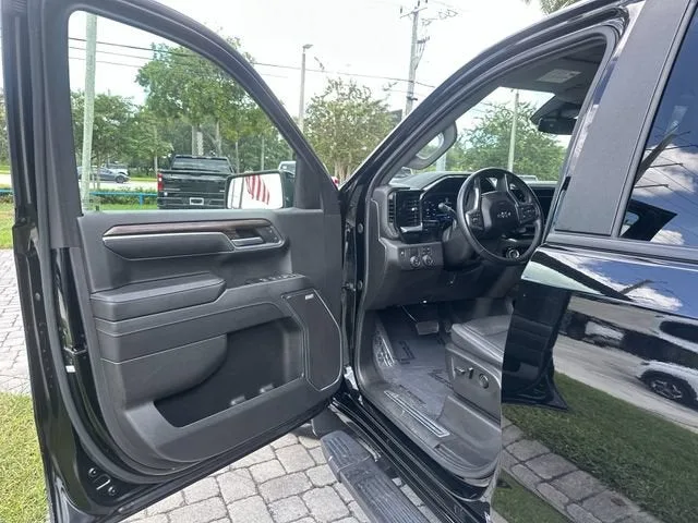 2024 Chevrolet Silverado 1500 RST photo 22