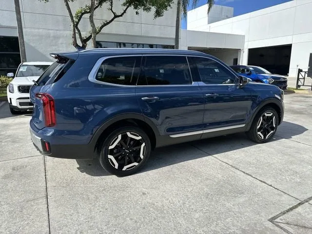 2023 Kia Telluride S photo 32