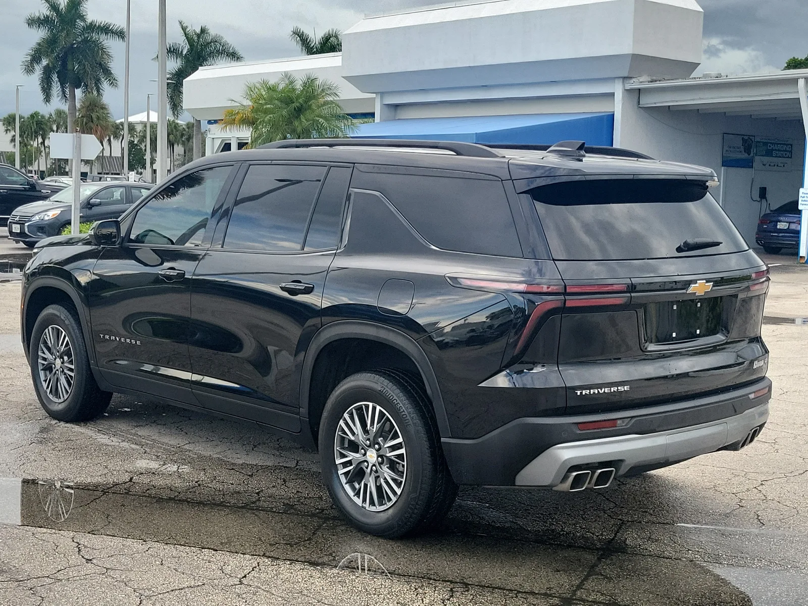 2024 Chevrolet Traverse LT photo 3