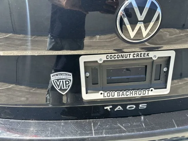 2024 Volkswagen Taos SE photo 13