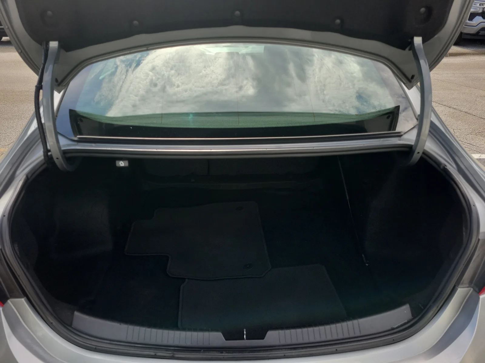 2023 Chevrolet Malibu LT photo 12