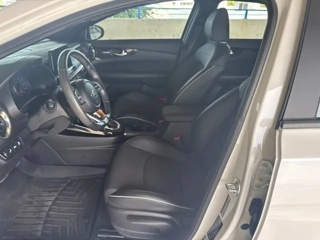 2021 Kia Forte GT-Line photo 2