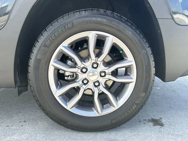 2024 GMC Terrain SLT photo 11