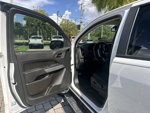 2022 Chevrolet Colorado 2WD LT photo 22