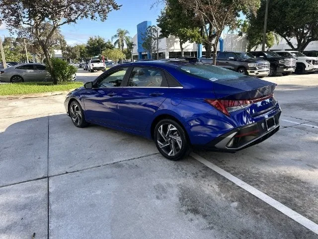 2025 Hyundai Elantra SEL Convenience photo 33