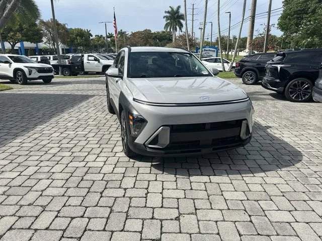 2025 Hyundai Kona SEL photo 17