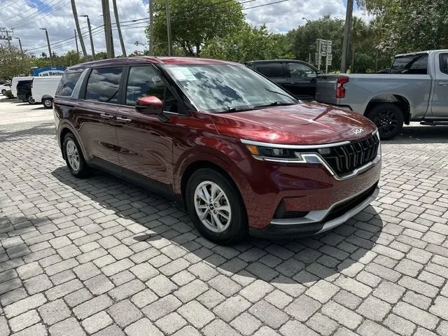 2024 Kia Carnival LX photo 31