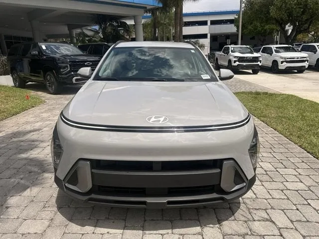 2025 Hyundai Kona SEL photo 18