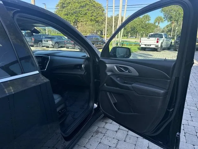 2021 Chevrolet Traverse LT Leather photo 23