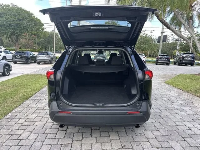 2024 Toyota RAV4 XLE photo 28