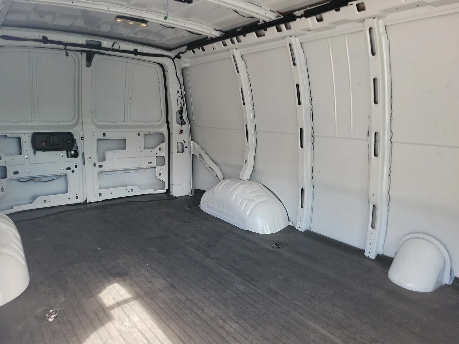 2025 Chevrolet Express Cargo WT photo 6