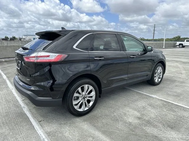 2024 Ford Edge Titanium photo 32