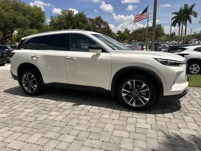 2023 INFINITI QX60 LUXE photo 15