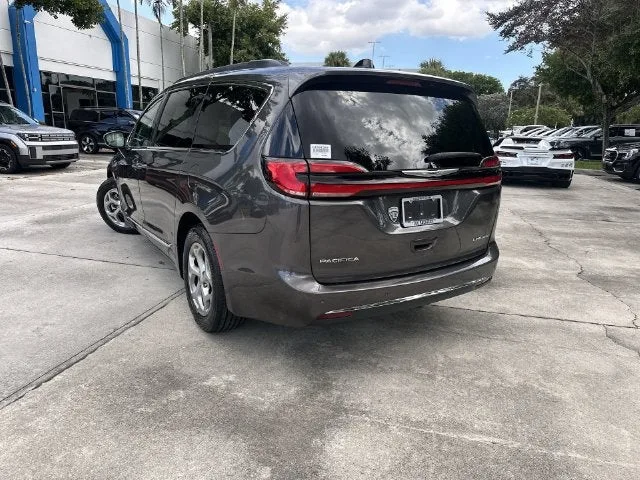 2023 Chrysler Pacifica Limited photo 12