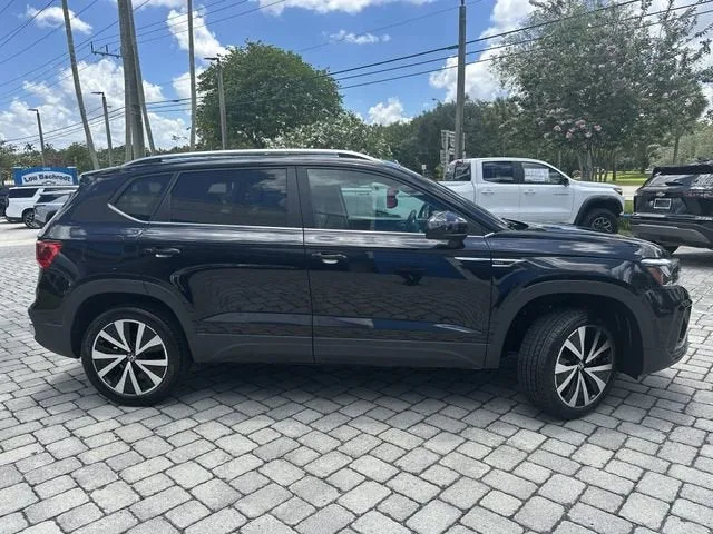 2024 Volkswagen Taos SE photo 32