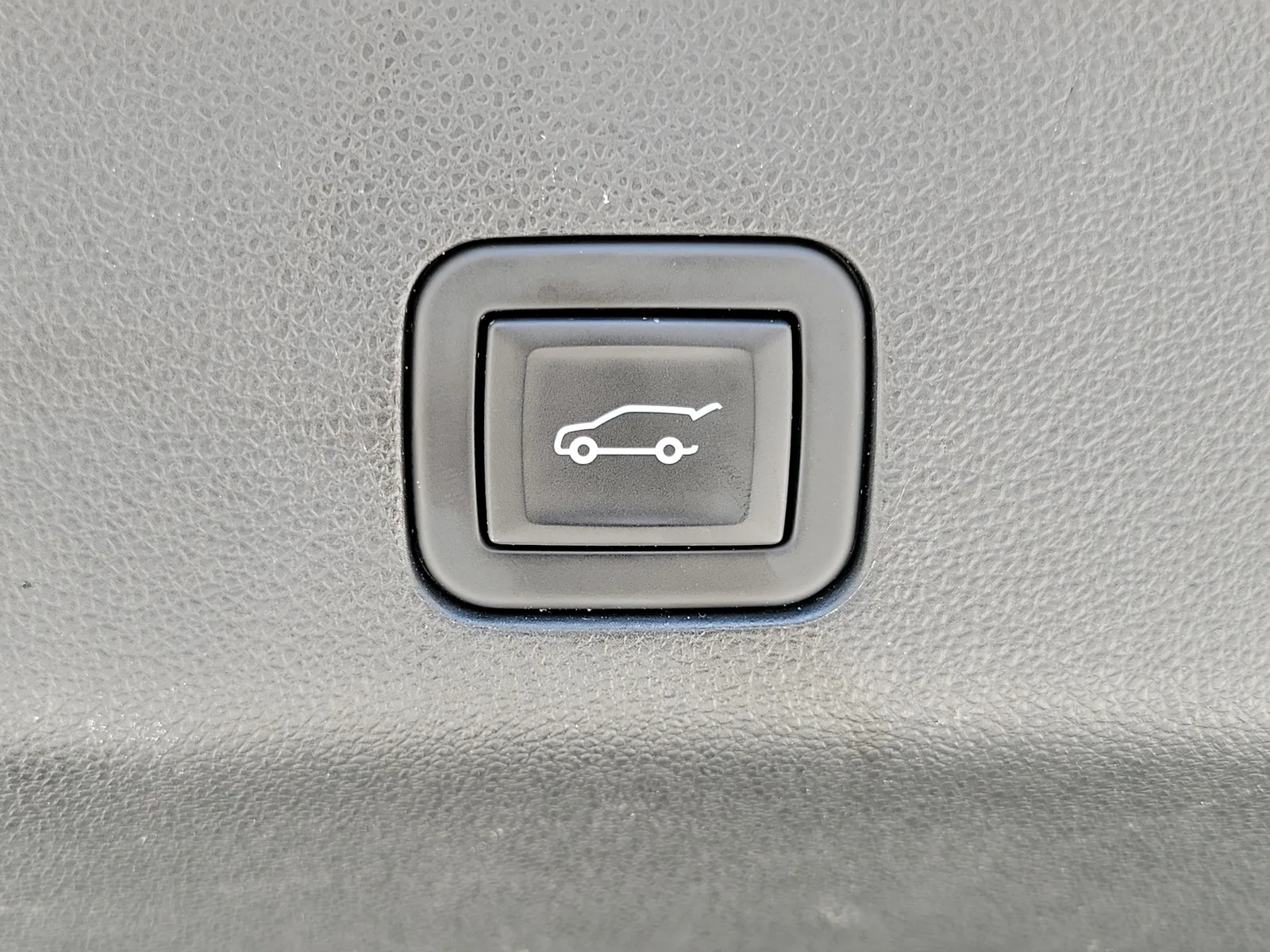 2023 Chevrolet Suburban RST photo 14