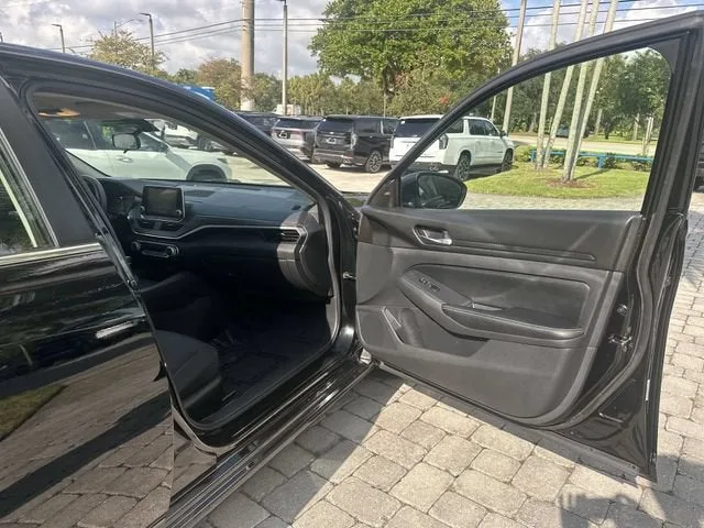 2025 Nissan Altima SV photo 23