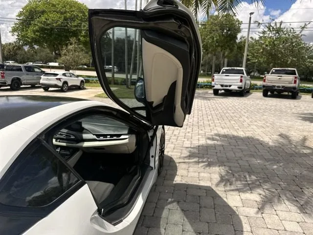 2019 BMW i8 2DR CPE photo 23