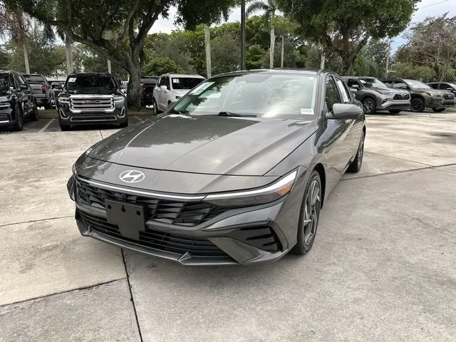 2024 Hyundai Elantra Limited photo 20