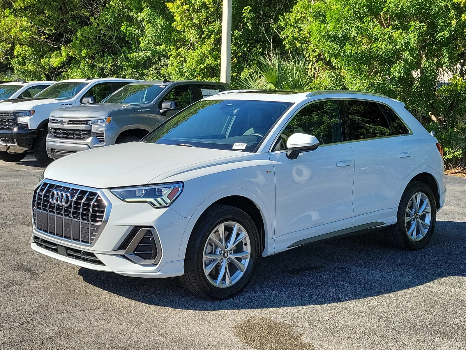 2025 Audi Q3 S line Premium photo 7