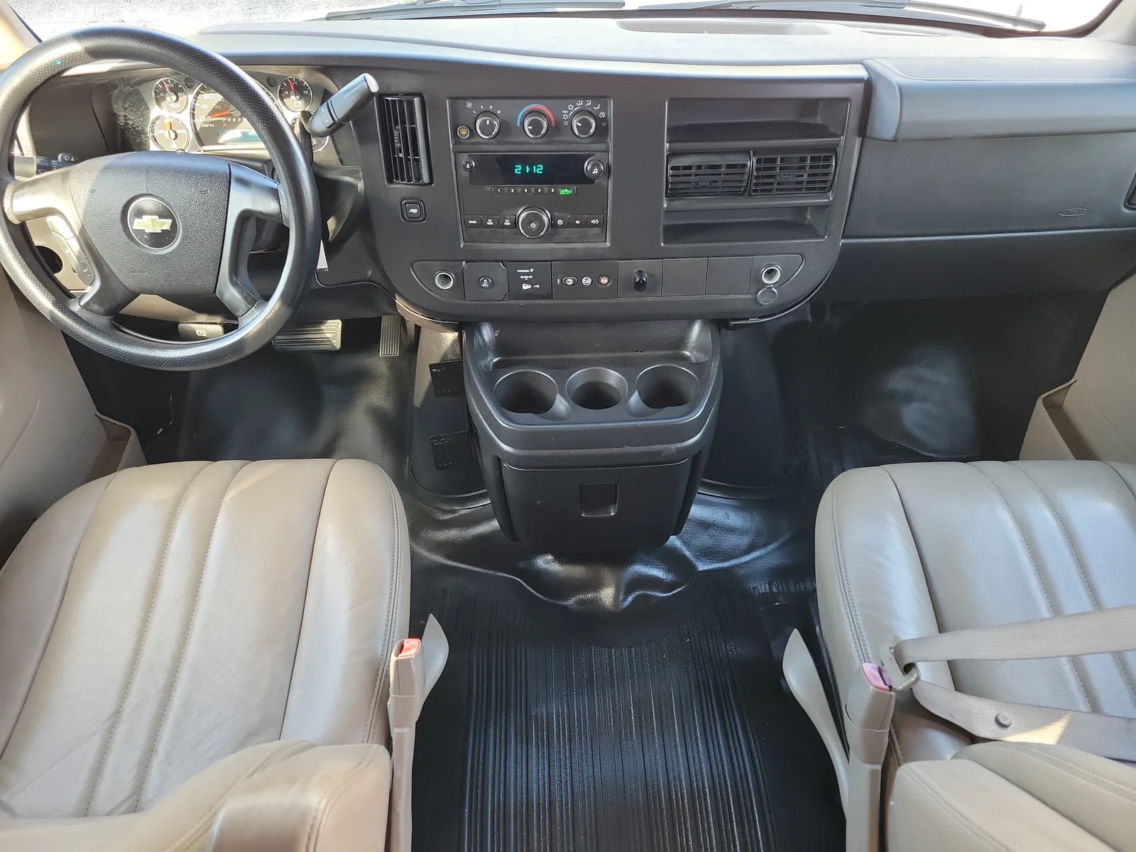 2014 Chevrolet Express Passenger 2500 LS photo 16