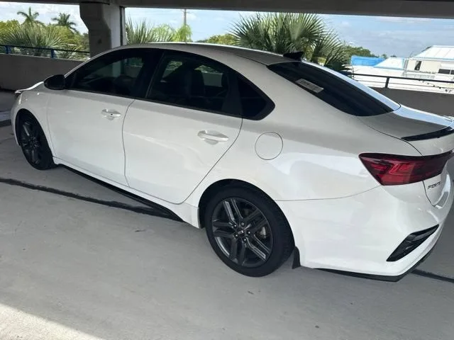 2021 Kia Forte GT-Line photo 17